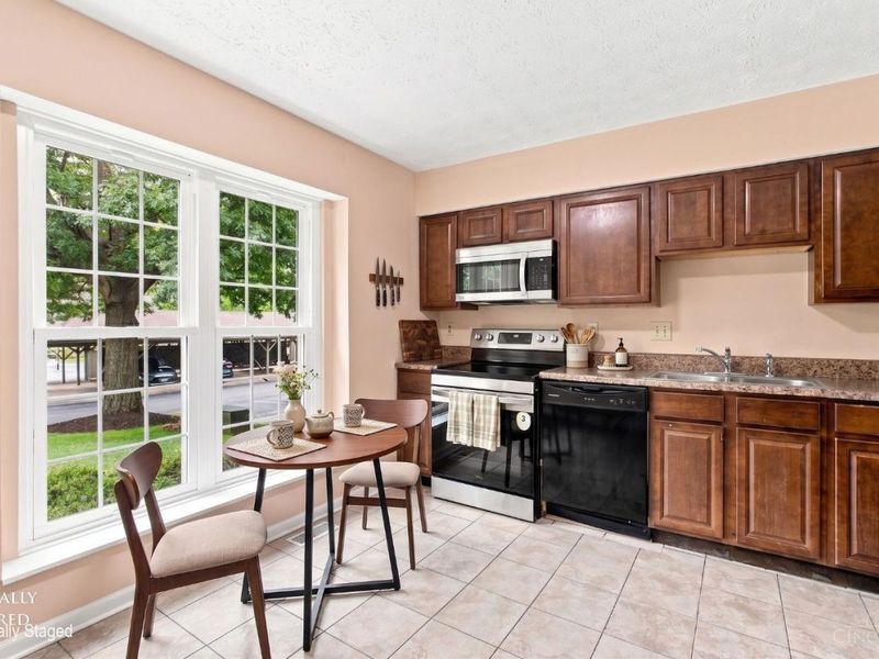 10935 Brookgreen Court, Sycamore Township, OH 45242 Photo 3