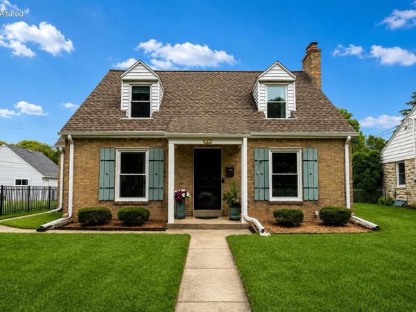 5656 N Milwaukee River PARKWAY, Glendale, WI 53209