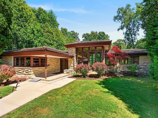 7030 N Lake DRIVE, Fox Point, WI 53217