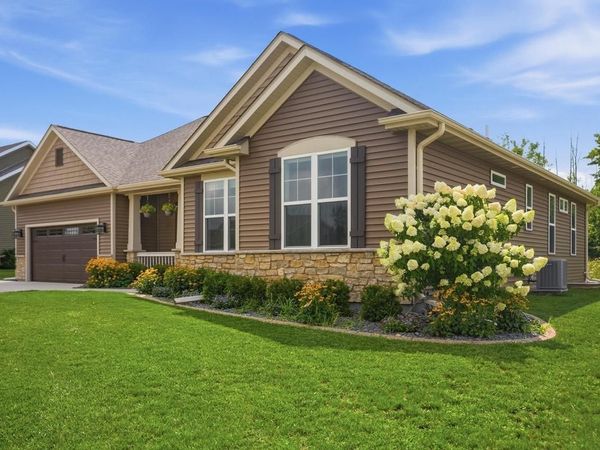335 Deer Meadow DRIVE, Fredonia, WI 53021