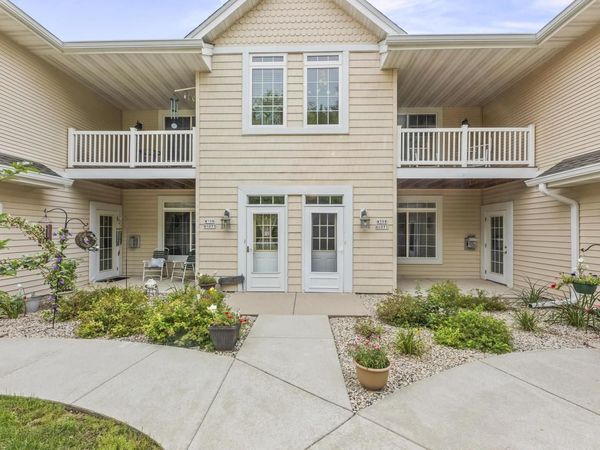 W398N6071 Autumn Woods DRIVE, Oconomowoc, WI 53066