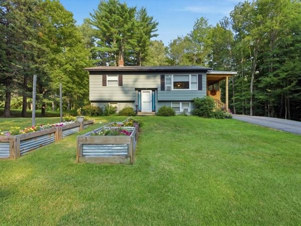 4 Frederick Avenue , Paris, ME 04281