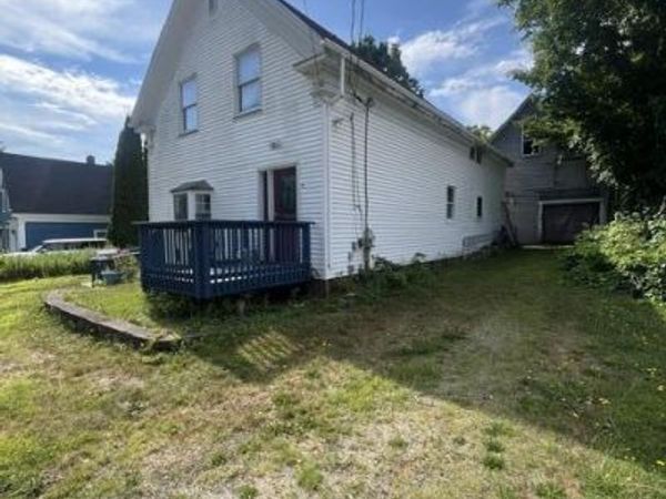 16 Beech Street , Richmond, ME 04357