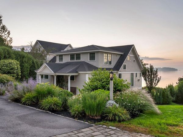 32 Edgewater Road , Falmouth, ME 04105