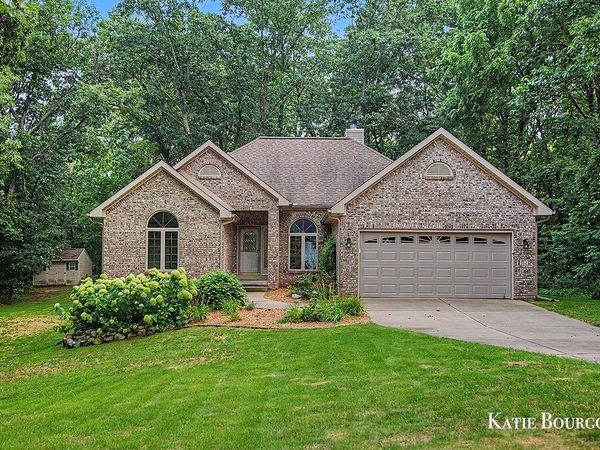 5180 Brookestone Drive NE, Rockford, MI 49341