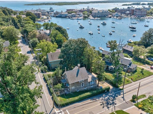 62 School St, Falmouth, MA 02543