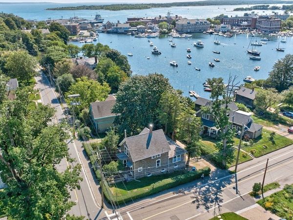 62 School St, Falmouth, MA 02543