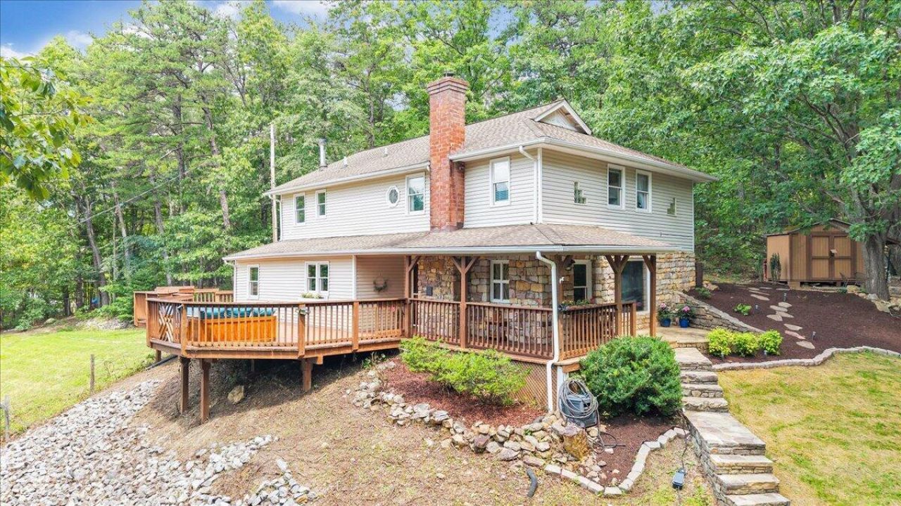 1964 Wildwood Rd, Salem, VA 24153 Main Photo