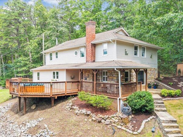 1964 Wildwood RD, Salem, VA 24153