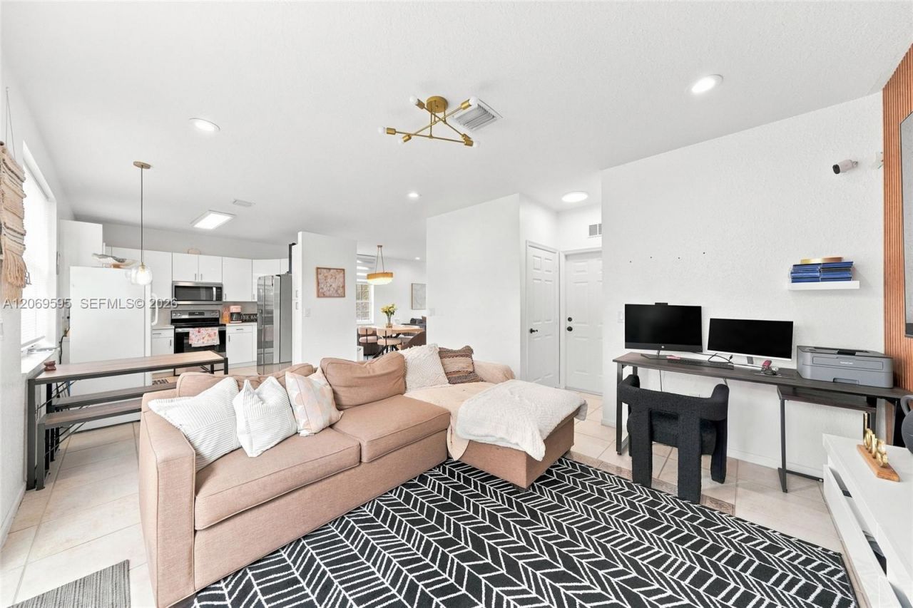 15872 NW 21st St, Pembroke Pines, FL 33028 Photo
