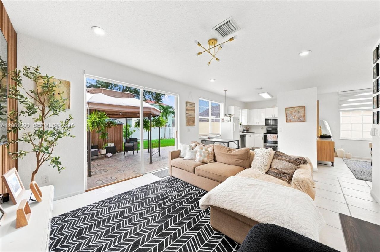 15872 NW 21st St, Pembroke Pines, FL 33028 Photo