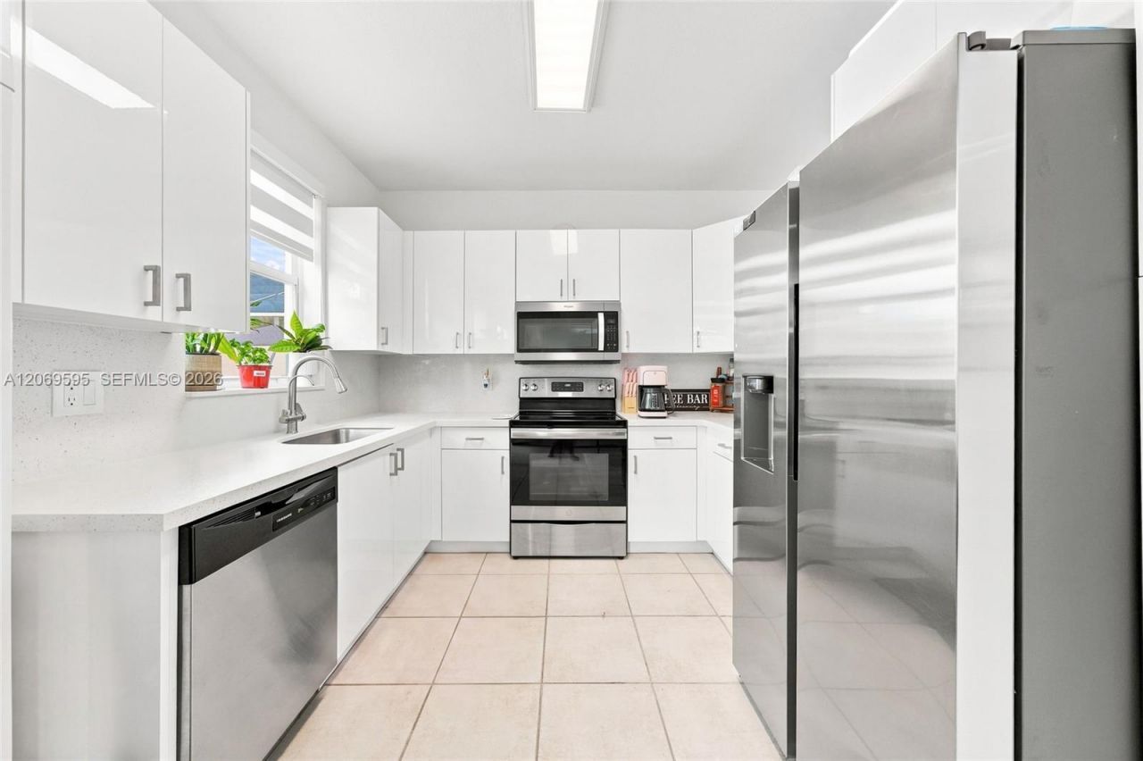 15872 NW 21st St, Pembroke Pines, FL 33028 Photo