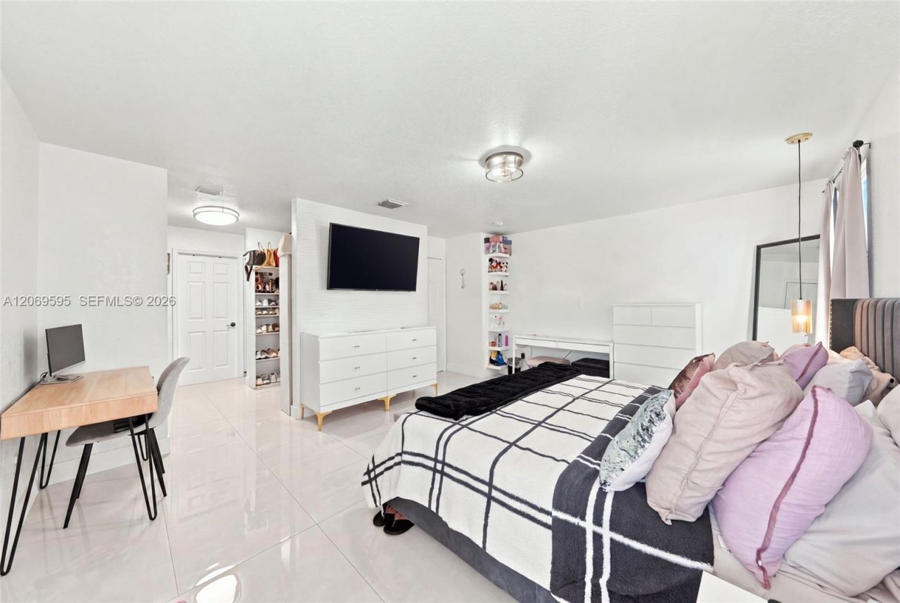 15872 NW 21st St, Pembroke Pines, FL 33028 Photo