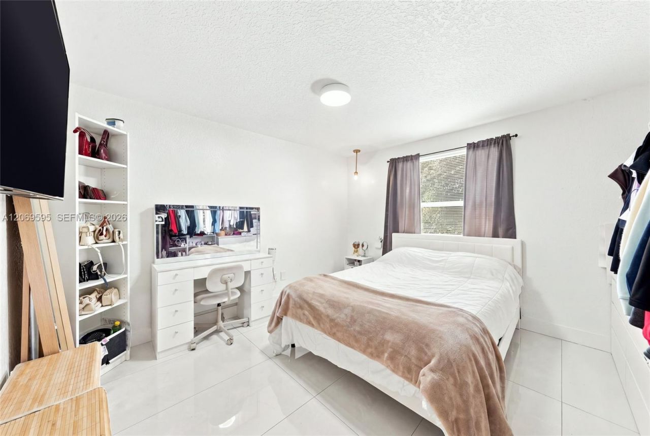 15872 NW 21st St, Pembroke Pines, FL 33028 Photo