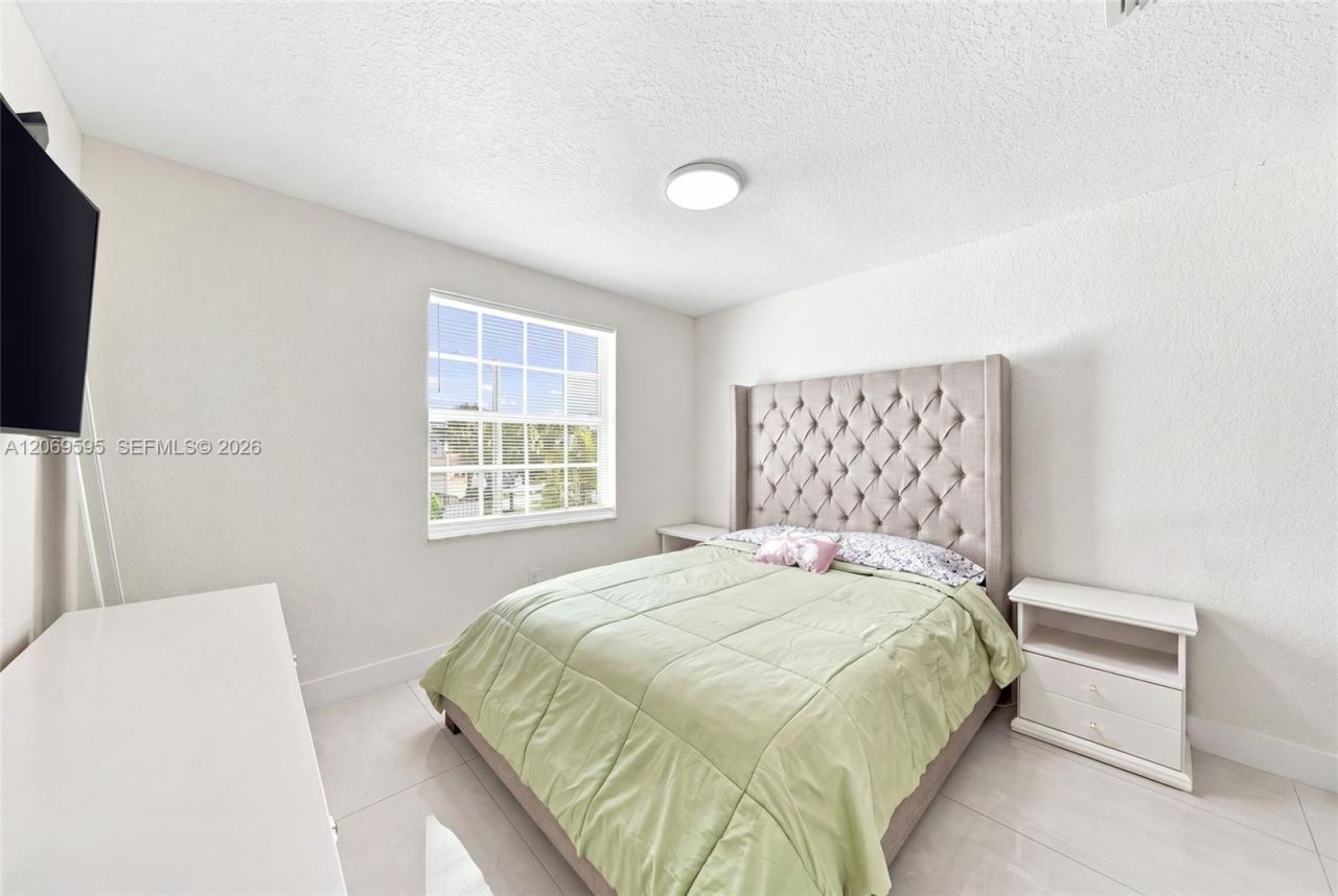 15872 NW 21st St, Pembroke Pines, FL 33028 Photo