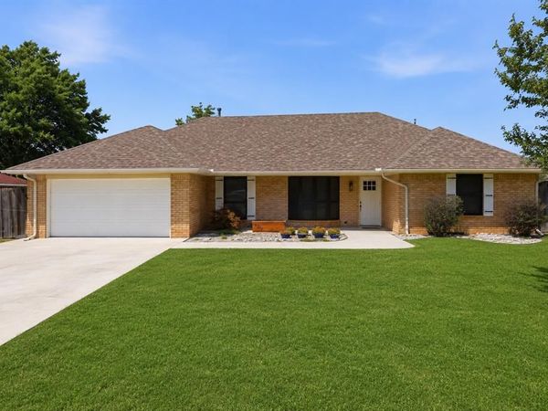 905 NW 33rd Street, Moore, OK 73160