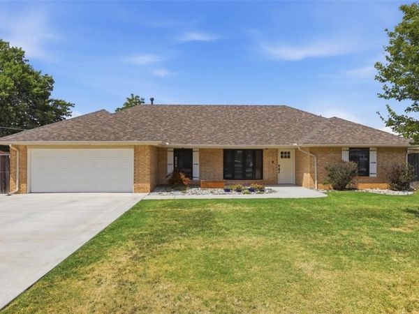 905 NW 33rd Street, Moore, OK 73160