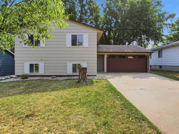 1004 S Clover Ave, Sioux Falls, SD 57110