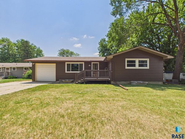 1112 Forest St, Brookings, SD 57006