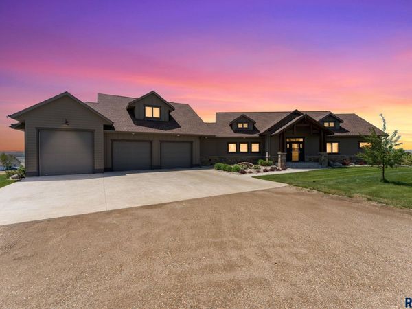 48290 Arrowhead Pl, Canton, SD 57013