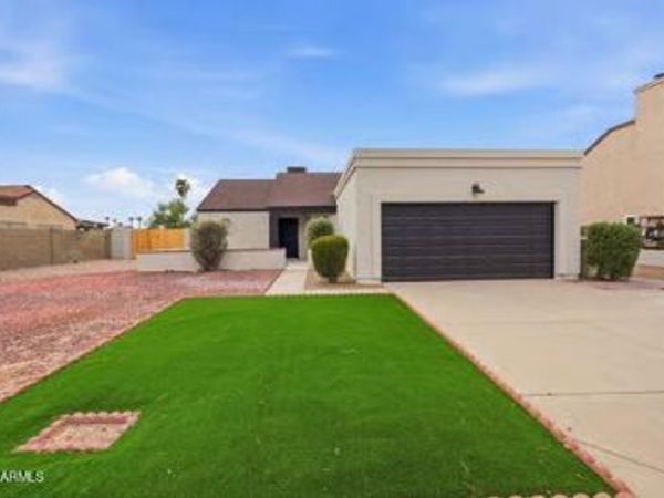 6121 W Maui Lane, Glendale, AZ 85306