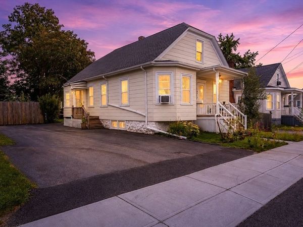 44 Slocum St, Acushnet, MA 02743