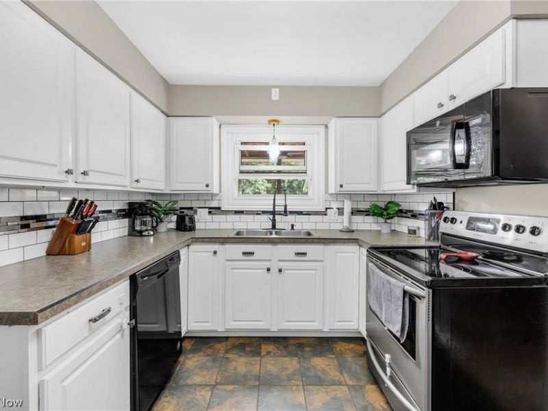 1159 E Robinson Avenue, Barberton, OH 44203 Photo 12