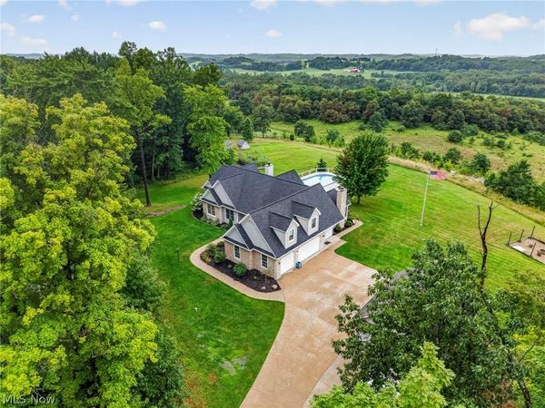 1029 Baird Avenue SE, Paris, OH 44669