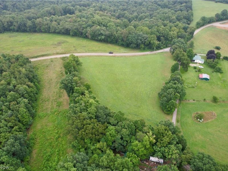 Cinder Road, Bergholz, OH 43908 Photo 6