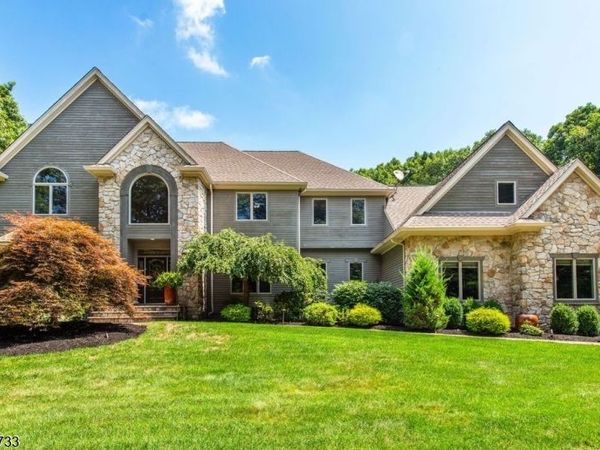 2 Goldfinch Run, Kinnelon, NJ 07405