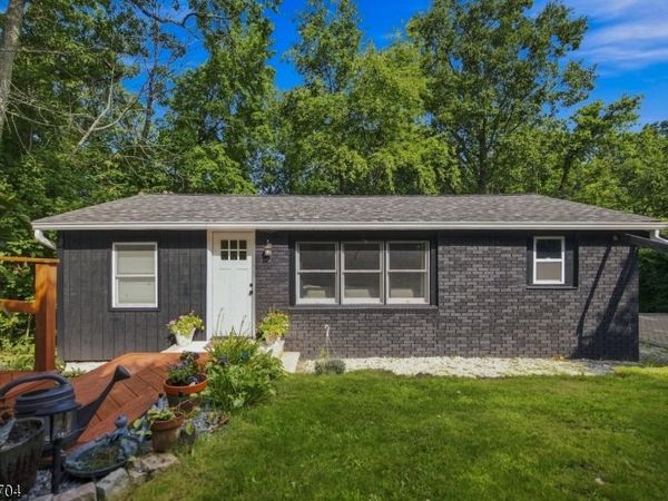 34 Hillside Dr, Wantage, NJ 07461