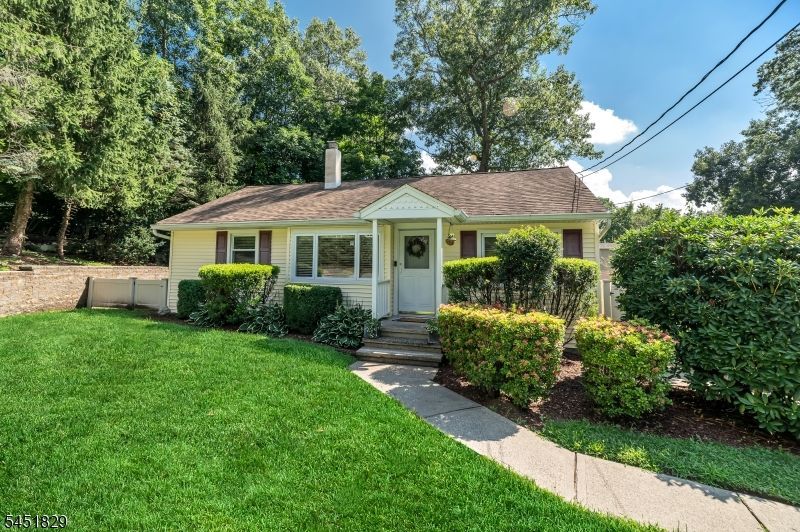 13 Maple Rd, Ringwood, NJ 07456 Main Photo