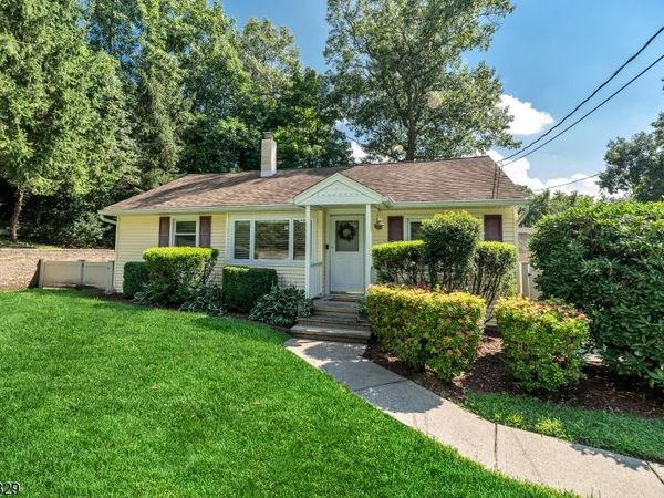 13 Maple Rd, Ringwood, NJ 07456