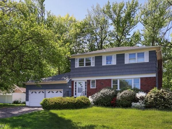 21 Saint Germain Dr, Clark, NJ 07066