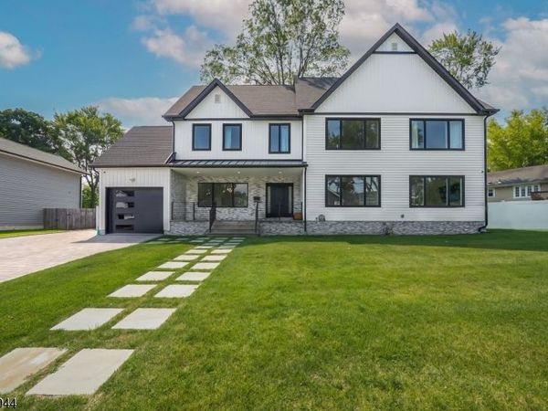17 Meadow Rd, Clark, NJ 07066