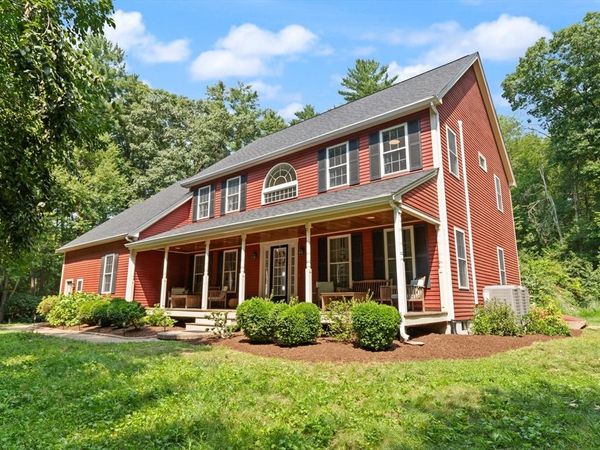 2 Brookside St, Upton, MA 01568