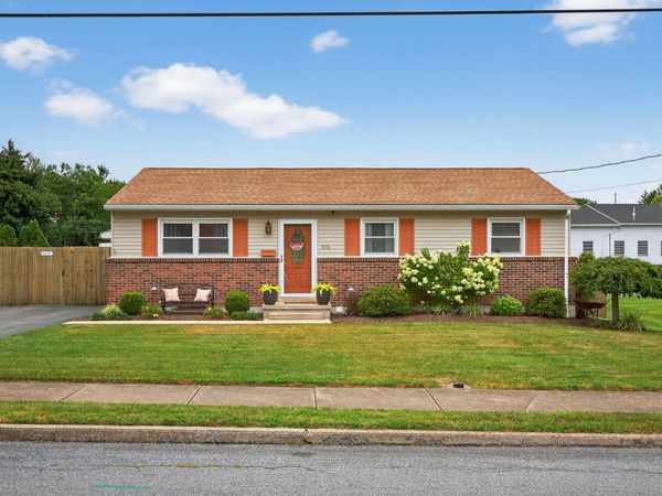 935 E QUEEN STREET, ANNVILLE, PA 17003