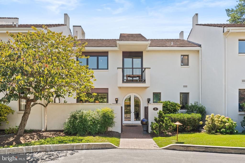 5 AVIGNON , DEVON, PA 19333
