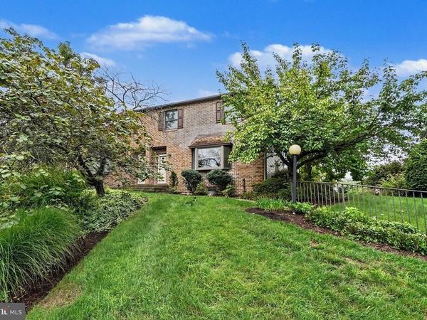 3833 N SARAYO CIRCLE, HARRISBURG, PA 17110