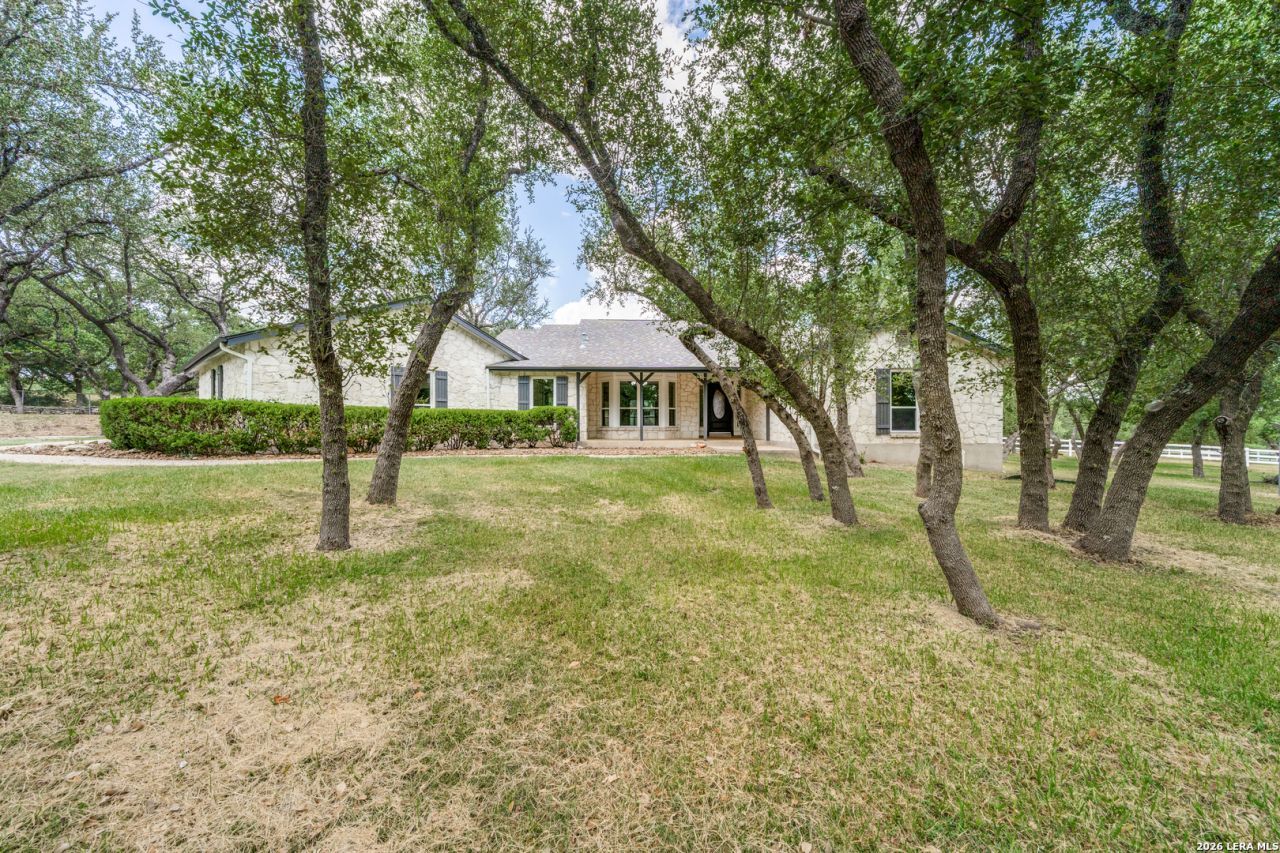 111 E Oak Estates Dr, San Antonio, TX 78260 Main Photo