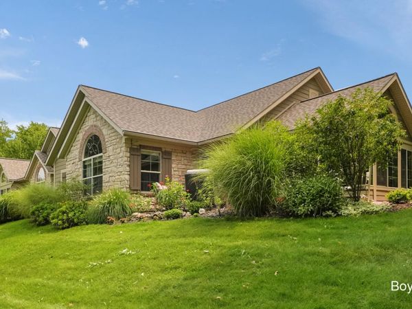 5279 Fawn Creek Drive SW, Wyoming, MI 49418