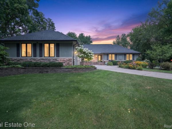 8690 Maxi Court, Springfield Township, Mi 48350