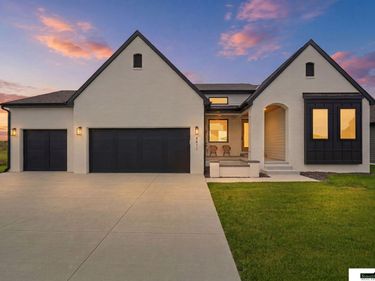8811 Dragonfly Lane, Lincoln, NE 68526