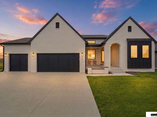 8811 Dragonfly Lane, Lincoln, NE 68526