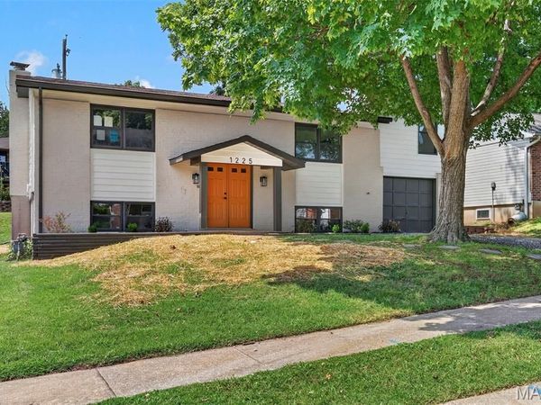 1225 Roth Hill Drive, Maryland Heights, MO 63043