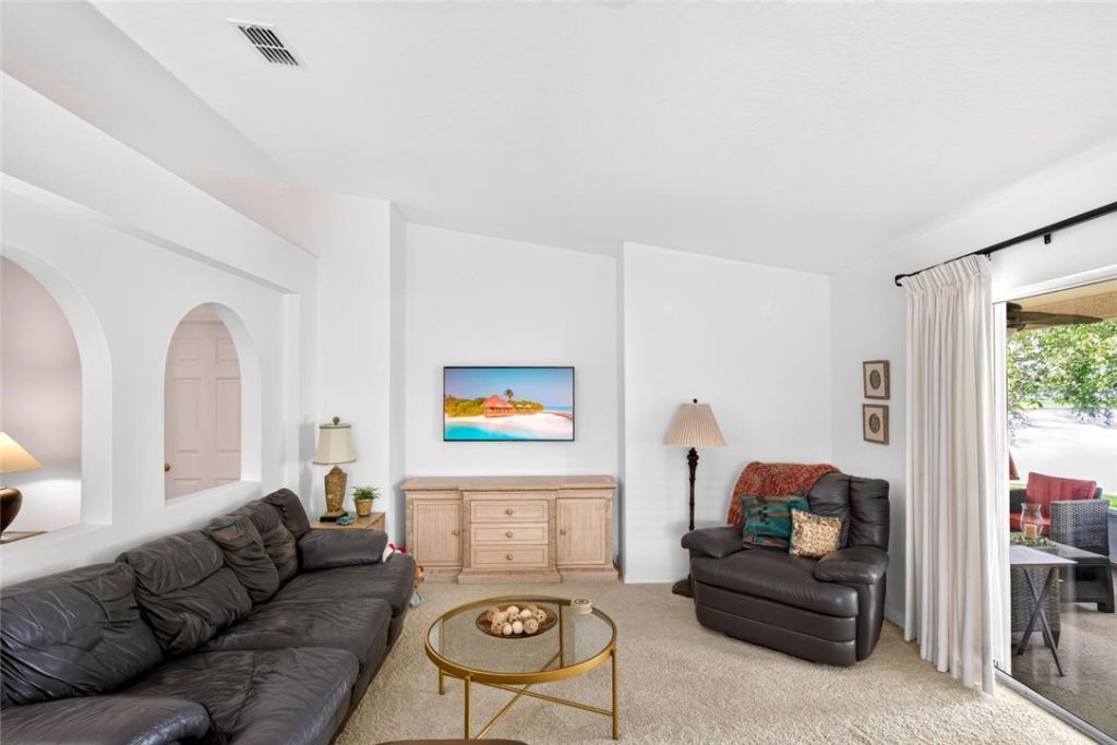 6024 Ridge Lake Circle, Vero Beach, FL 32967 Photo