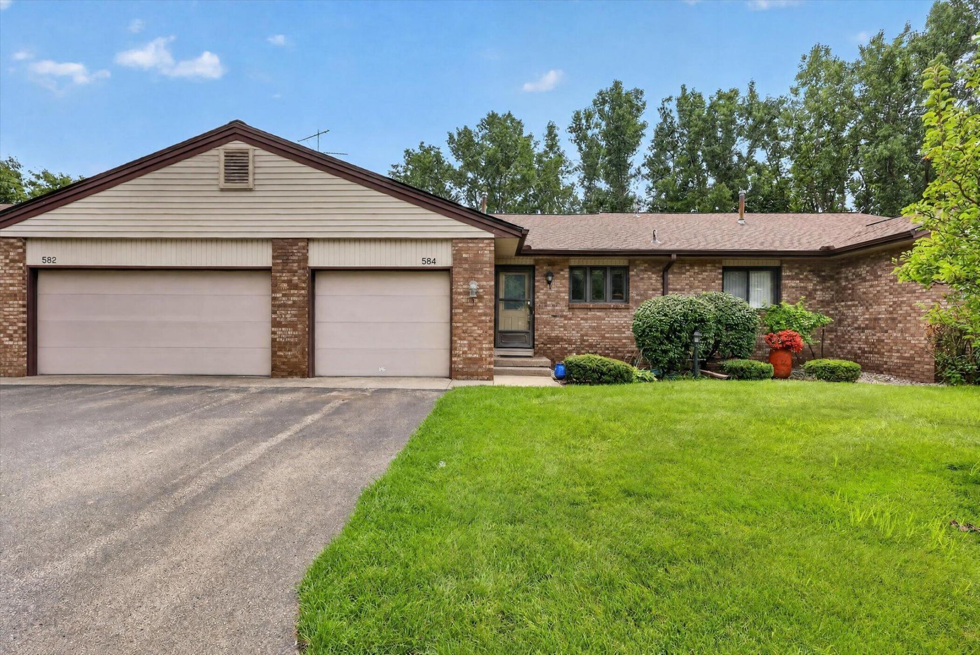 584 Gardenview Drive Sw, Byron Center, MI 49315 Main Photo