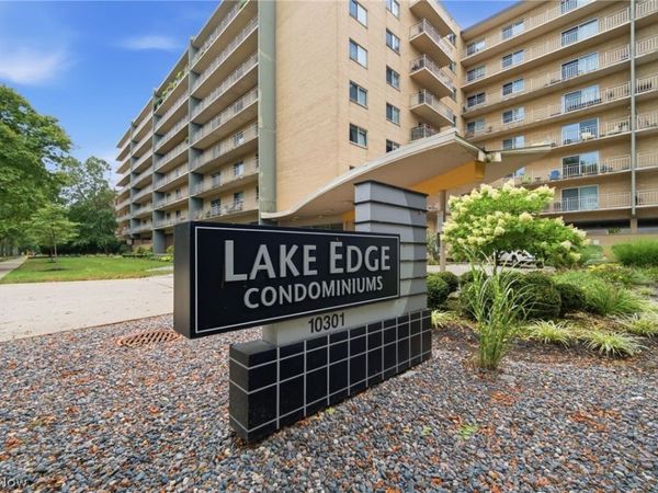 10301 Lake Avenue, Cleveland, OH 44102