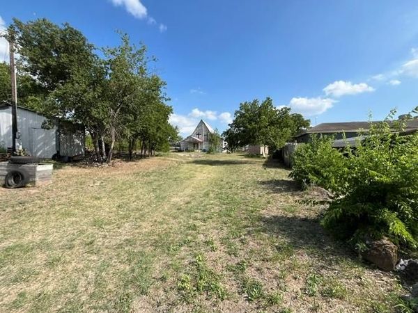 203 W Cherry ST, Lometa, TX 76853