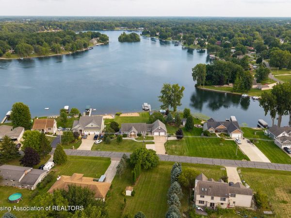 6361 Victoria Shore Drive, Laingsburg, MI 48848